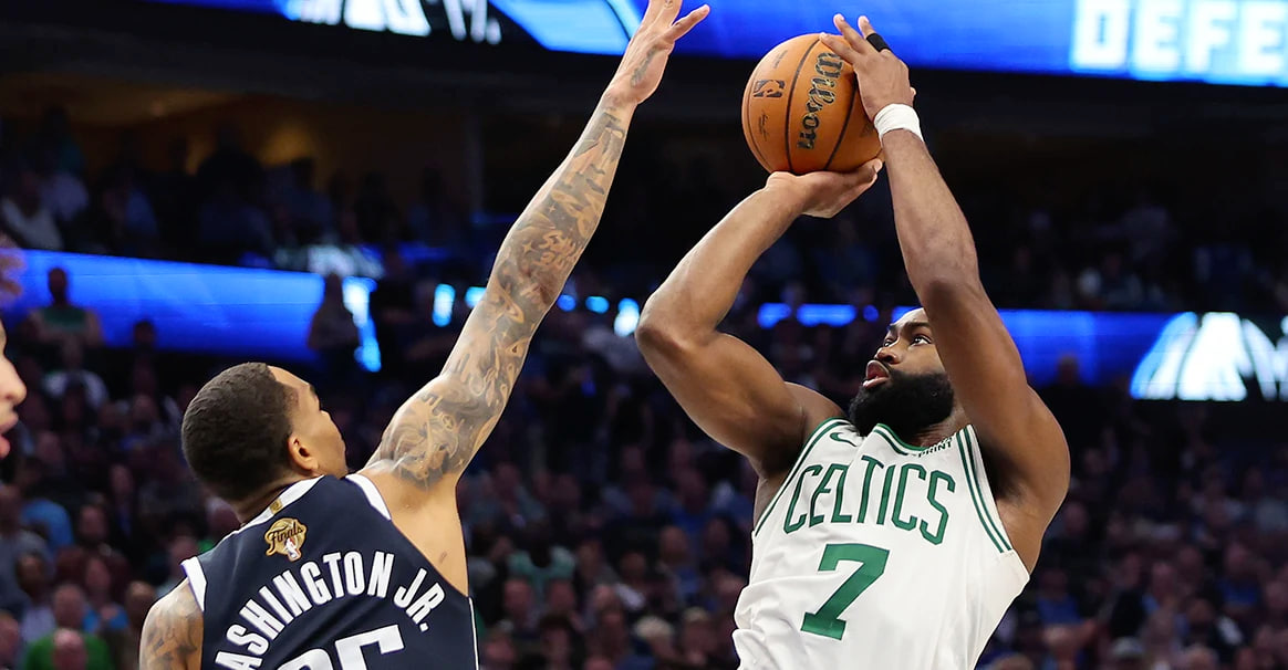 布朗：我们更成熟了，末节被追分时没有慌乱