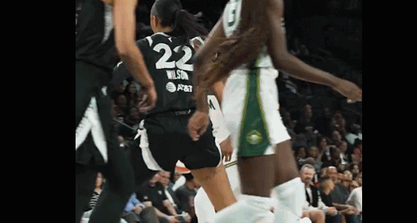 WNBA比赛战报：杰基·杨32分 威尔逊27+9 奥格乌麦克拿下21分 艾斯94-83风暴