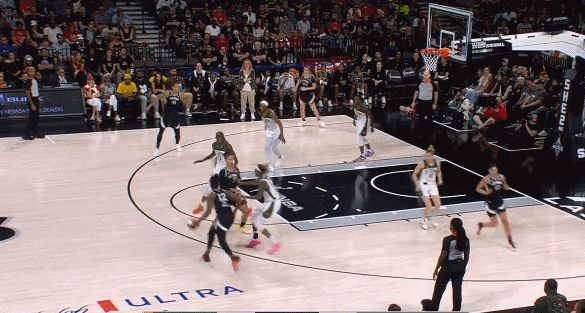 WNBA比赛战报：杰基·杨32分 威尔逊27+9 奥格乌麦克拿下21分 艾斯94-83风暴