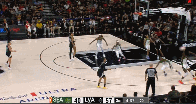 普拉姆强硬上篮命中 王牌队将分差拉开至近20分