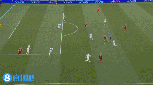 差一点就梅开二度了！埃里克森在禁区中路无人盯防的情况下打出大力射门 