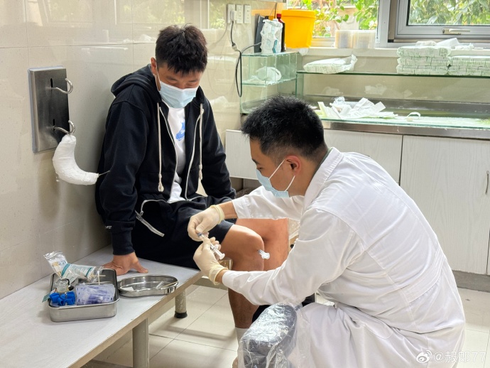 没得黑!武磊带伤进23人名单,右膝半月板伤势加重+打2针封闭归队