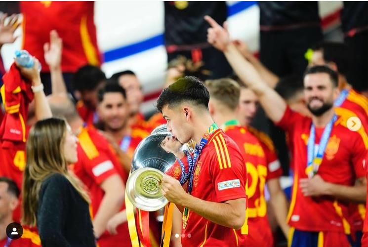 佩德里:对手惧怕西班牙队是很正常的 我与巴萨的续约正顺利进行中